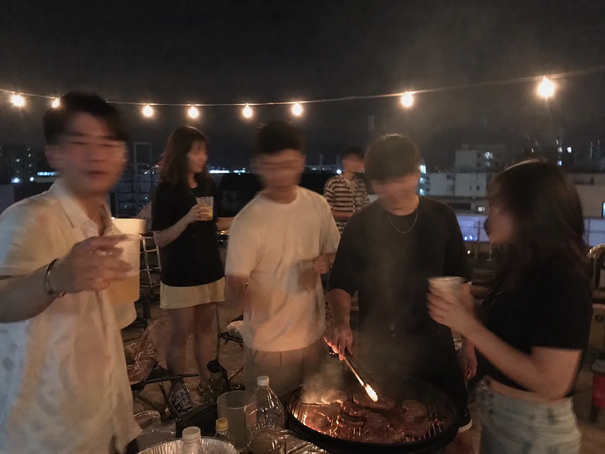 天台烧烤44号,人多的场面到作品图1·每日大赛参赛作品